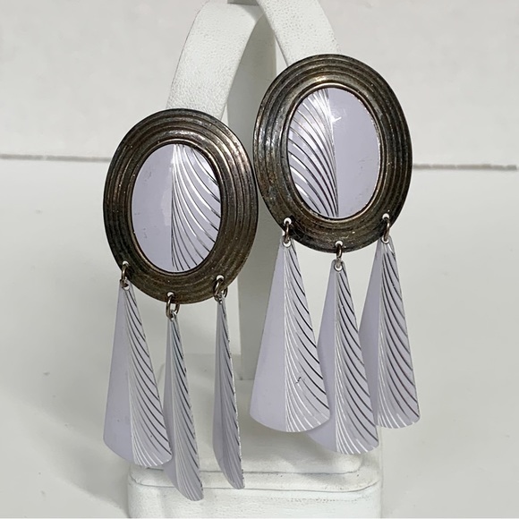 Vintage white enamel concho boho statement earrings with dangling fringe - Picture 3 of 10